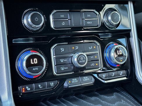 Used 2024 GMC Yukon XL Denali image 24