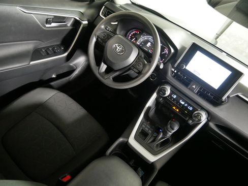 Used 2023 Toyota RAV4 XLE AWD/4WD image 9