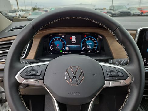 Certified 2025 Volkswagen Atlas SE image 11