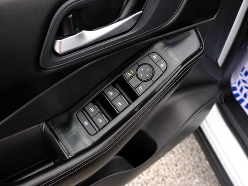 Used 2025 Nissan Rogue SV AWD/4WD image 11