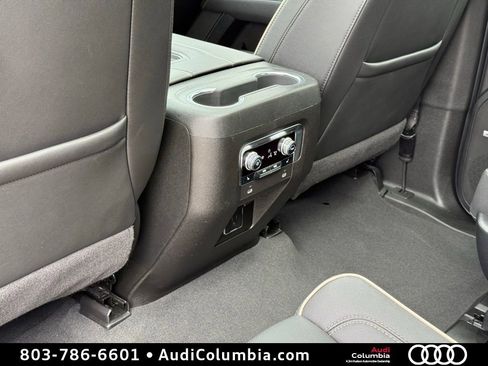 Used 2024 GMC Yukon SLT w/ SLT Premium Package AWD/4WD image 30