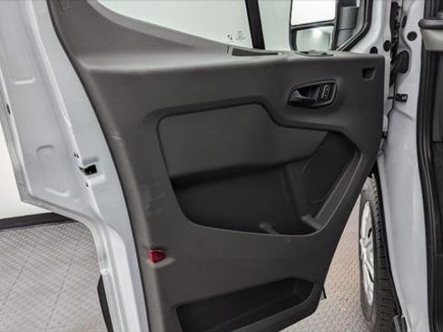 Used 2022 Ford E-Transit Medium Roof image 12