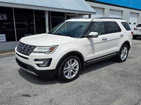 Used 2017 Ford Explorer Limited w/ Equipment Group 301A FWD image 2