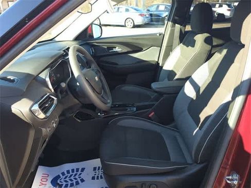 Certified 2022 Chevrolet TrailBlazer LT w/ Driver Confidence Package image 18