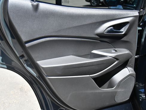 Used 2025 Chevrolet Trax LT FWD image 34