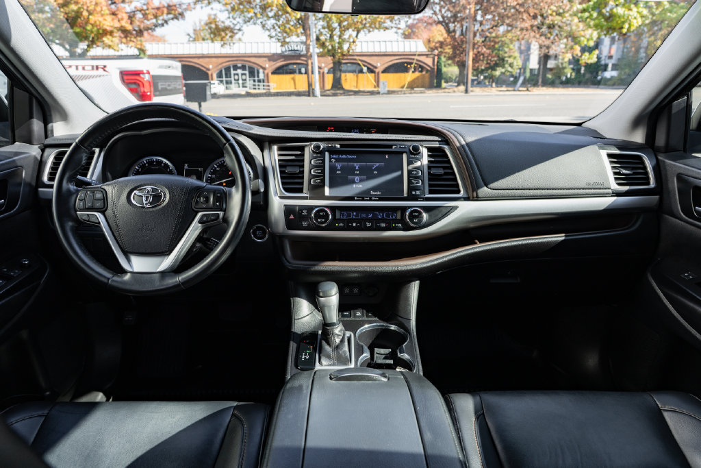 Used 2019 Toyota Highlander XLE AWD/4WD image 10