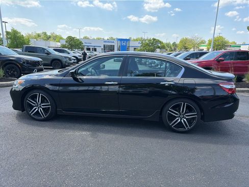 Used 2017 Honda Accord Sport Special Edition image 2