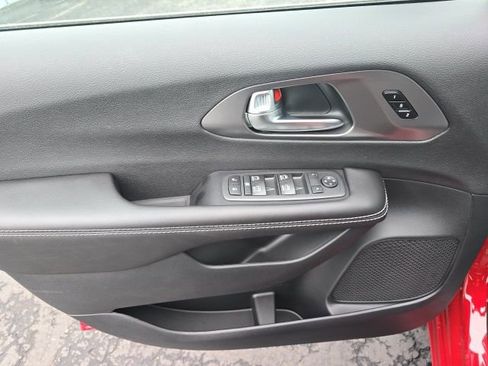 New 2026 Chrysler Pacifica Select image 9