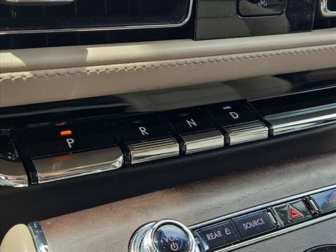 Used 2021 Lincoln Aviator Reserve RWD image 11