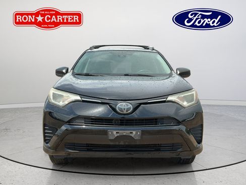 Used 2017 Toyota RAV4 LE FWD image 2