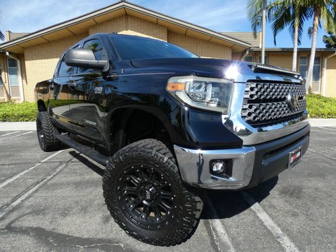 Used 2018 Toyota Tundra SR5 w/ TRD Off Road Package image 5
