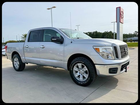 Used 2019 Nissan Titan SV RWD image 15