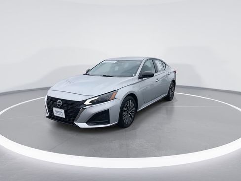 Used 2024 Nissan Altima 2.5 SV FWD image 4