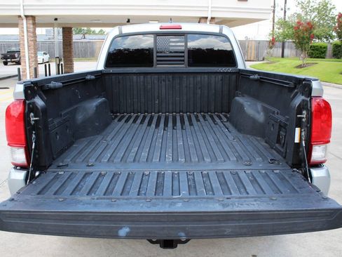 Used 2016 Toyota Tacoma TRD Sport w/ Towing Package RWD image 7