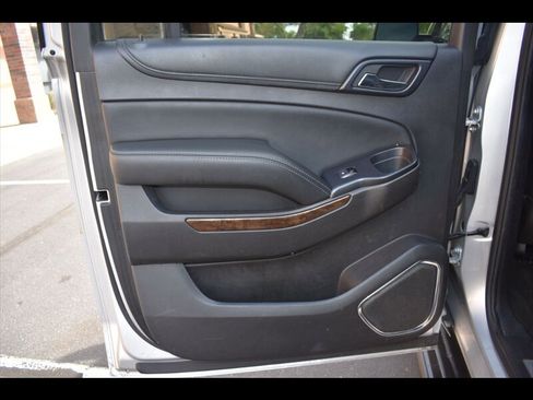 Used 2016 Chevrolet Suburban LT w/ Luxury Package image 16