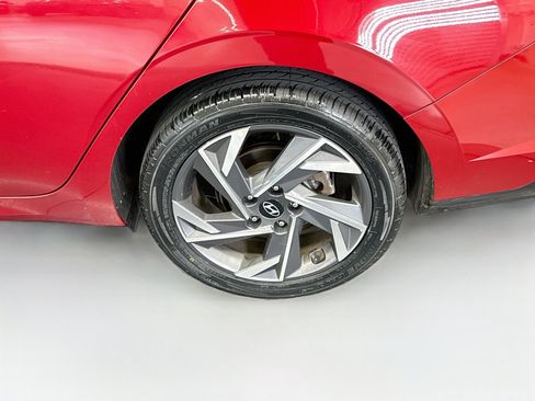 Used 2025 Hyundai Elantra SEL FWD image 11