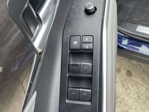 Used 2021 Toyota Highlander Limited FWD image 16