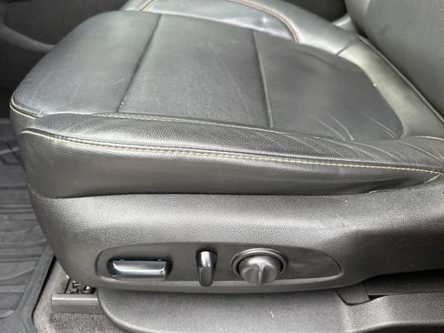 Used 2019 Chevrolet Traverse LT w/ LT Premium Package image 23