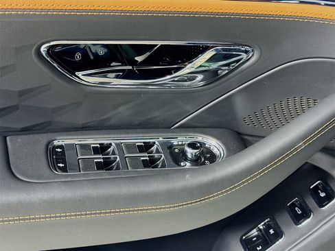 New 2025 Bentley Flying Spur Plug-In Hybrid image 16