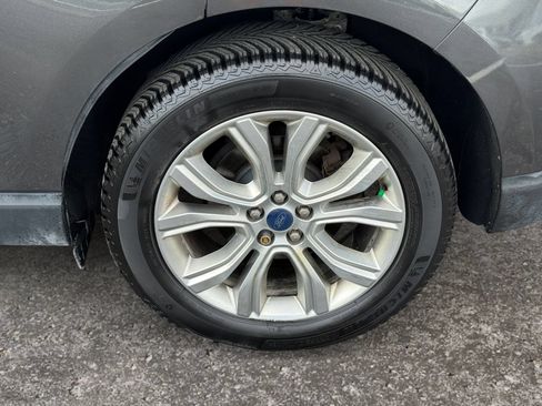 Used 2020 Ford Edge Titanium w/ Equipment Group 301A AWD/4WD image 15