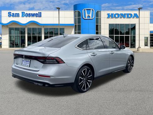 Used 2024 Honda Accord Touring image 4