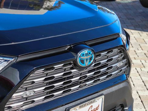 Used 2020 Toyota RAV4 Limited image 6