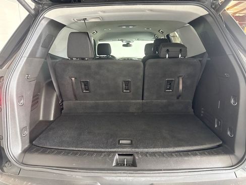 Used 2018 Chevrolet Traverse LT image 18