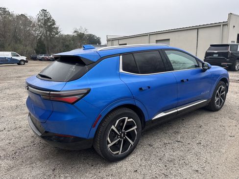 Used 2025 Chevrolet Equinox EV LT w/ Convenience Package image 3