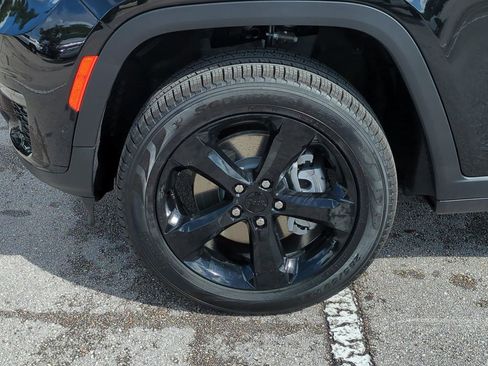 New 2025 Jeep Grand Cherokee L Limited w/ Luxury Tech Group II AWD/4WD image 11