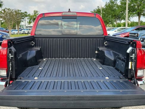 Used 2021 Toyota Tacoma SR5 AWD/4WD image 12