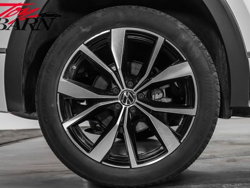 Used 2024 Volkswagen Atlas SEL Premium R-Line image 17