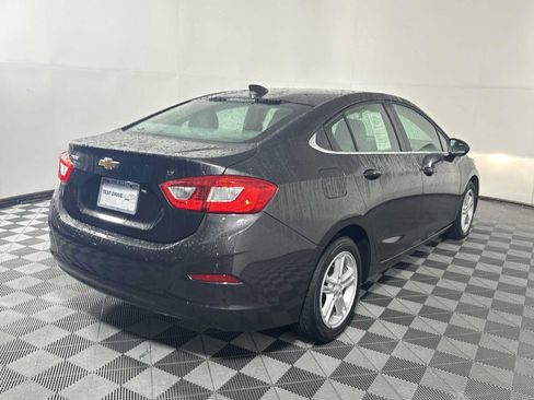 Used 2017 Chevrolet Cruze LT w/ Convenience Package FWD image 7