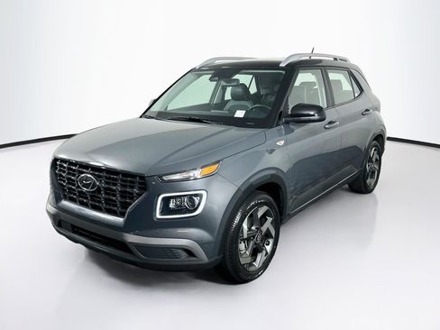 Used 2025 Hyundai Venue Limited FWD image 3