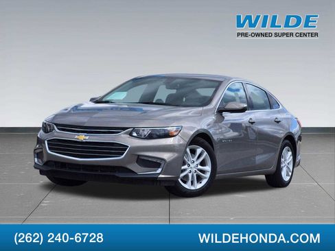 Used 2018 Chevrolet Malibu LT FWD image 1