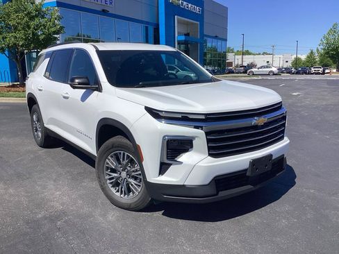 Used 2024 Chevrolet Traverse LT FWD image 7