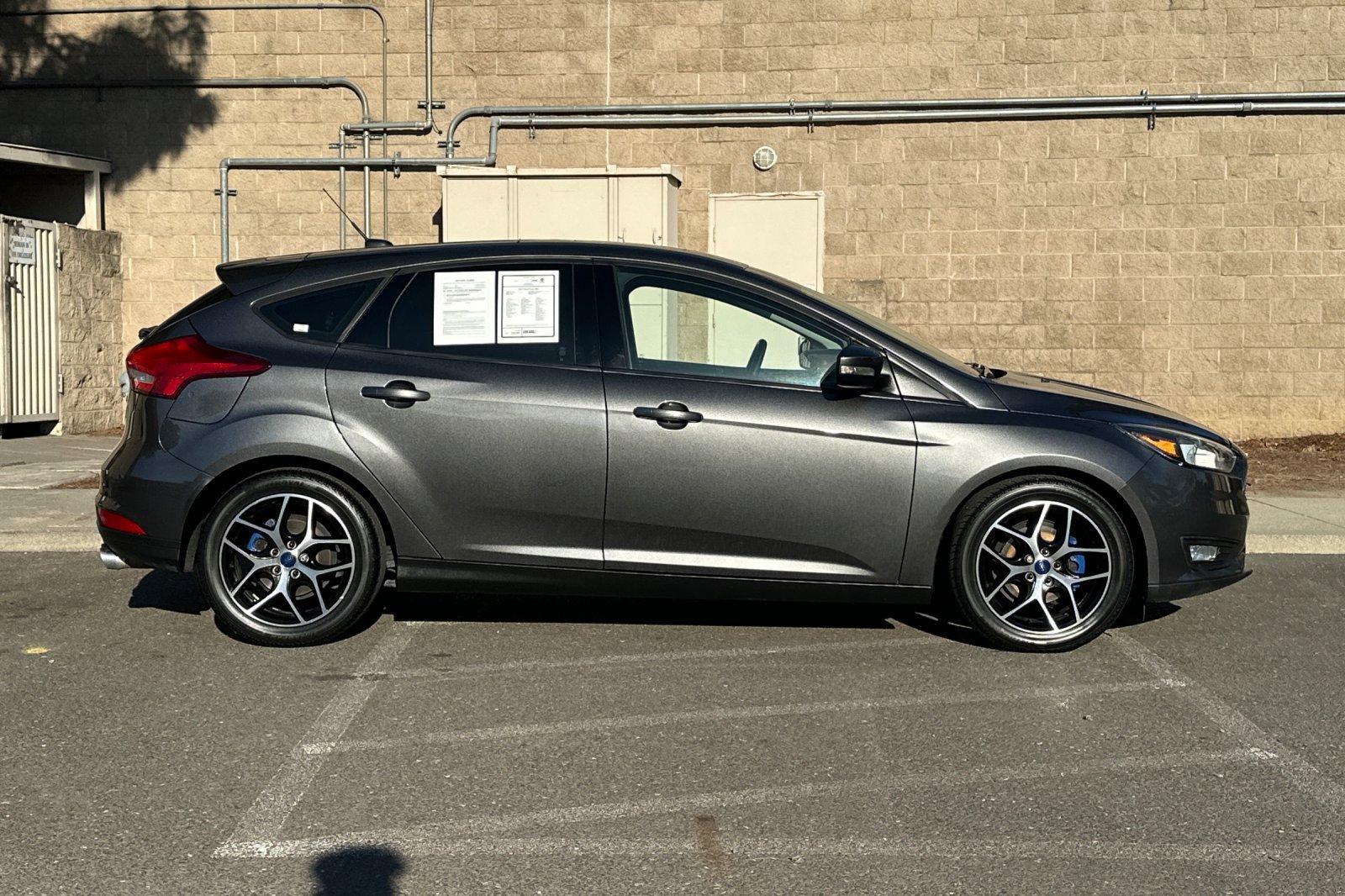 Used 2017 Ford Focus SEL FWD image 2