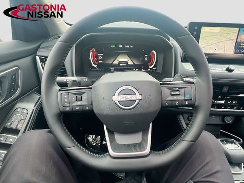 Used 2026 Nissan Rogue Platinum w/ Platinum Premium Package image 14