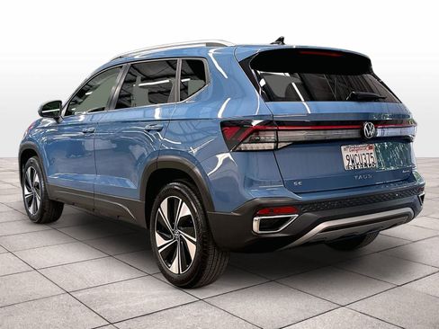 Used 2025 Volkswagen Taos SE w/ Panoramic Sunroof Package AWD/4WD image 7