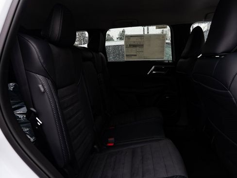 New 2026 Mitsubishi Outlander SE image 21