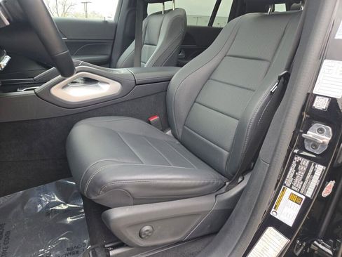 Used 2025 Mercedes-Benz GLS 450 4MATIC image 29