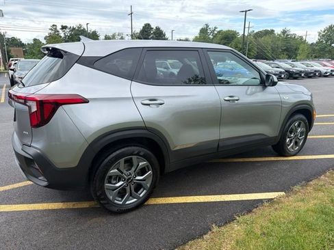 Used 2025 Kia Seltos LX AWD/4WD image 5