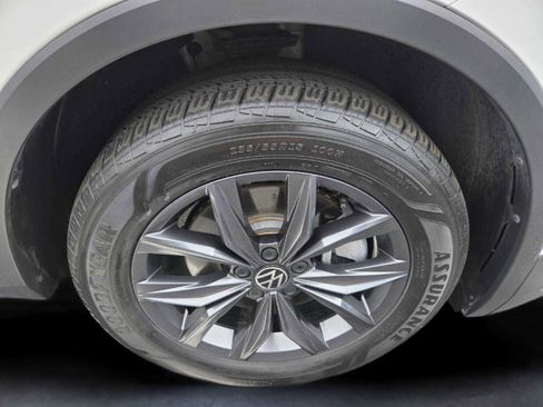 Used 2023 Volkswagen Tiguan SE FWD image 18