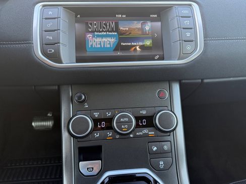 Used 2018 Land Rover Range Rover Evoque SE image 13