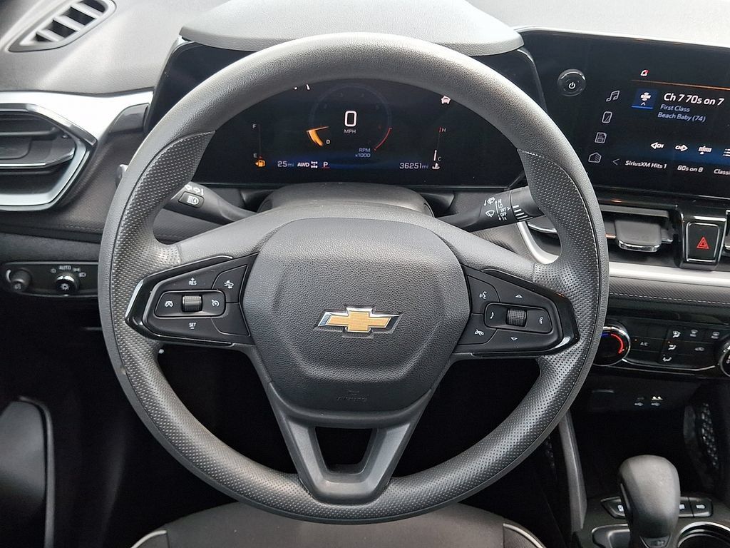 Used 2024 Chevrolet TrailBlazer LT AWD/4WD image 12