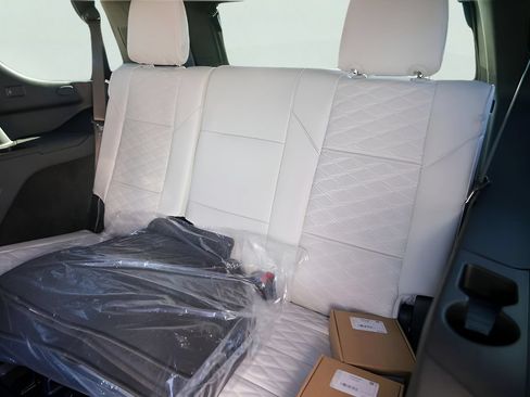 Used 2025 Cadillac Escalade Sport Platinum w/ LPO, Floor Liner Package AWD/4WD image 24