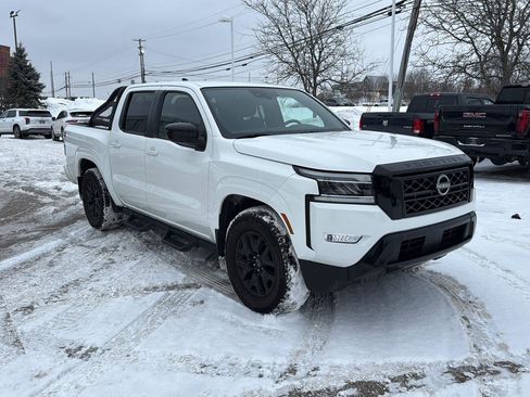 Used 2023 Nissan Frontier SV w/ Midnight Edition Package image 3
