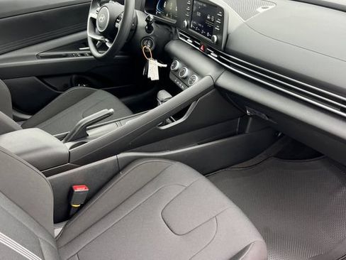New 2026 Hyundai Elantra SE FWD image 14