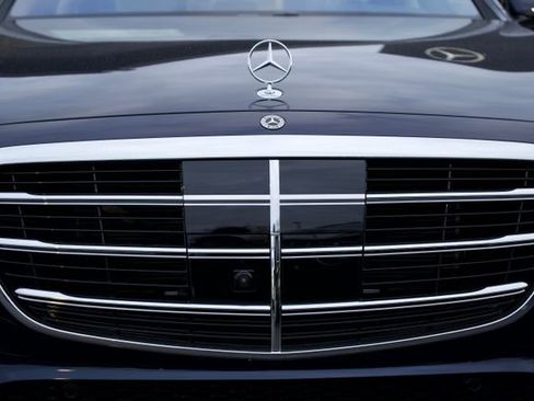 New 2026 Mercedes-Benz S 500 4MATIC image 3