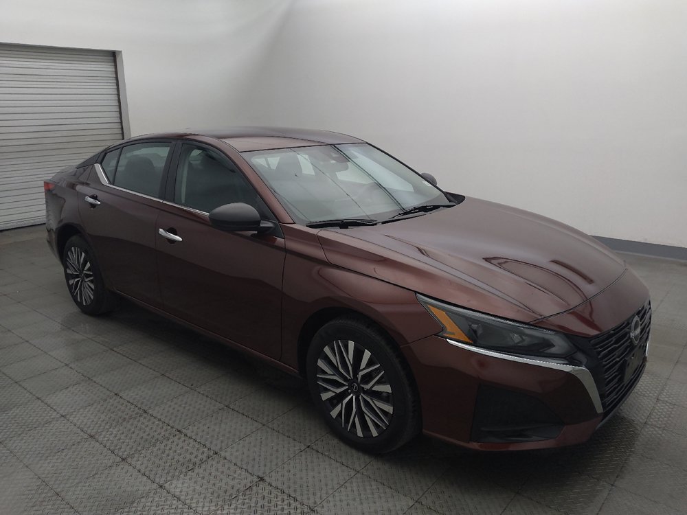 Used 2025 Nissan Altima 2.5 SV AWD/4WD image 11