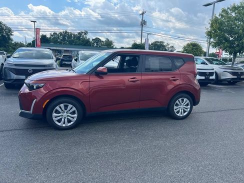 Used 2023 Kia Soul LX FWD image 7